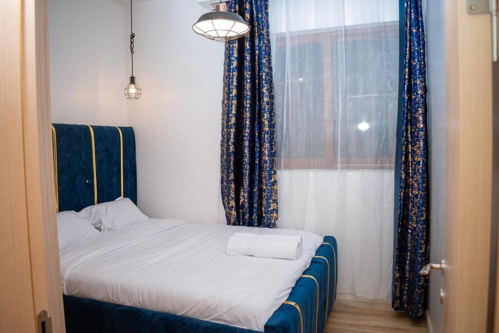 View1 Bdrm With Pool And Gym