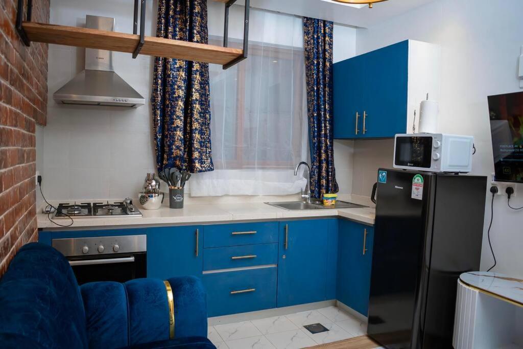 View1 Bdrm With Pool And Gym
