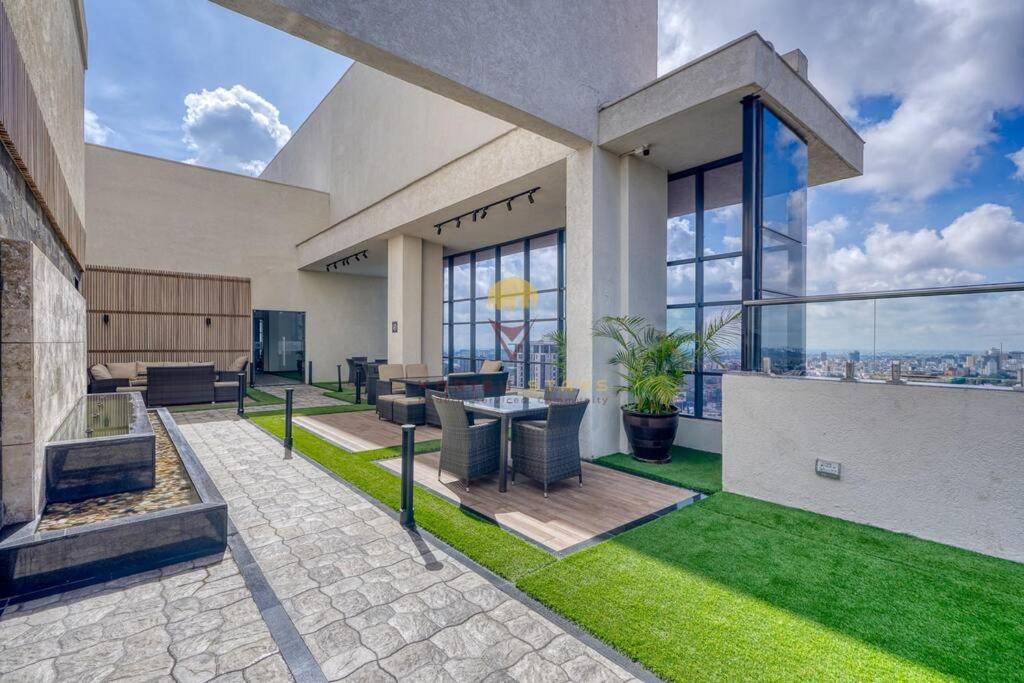 Elite 7 Star Luxe With Gym And Pool Next To Jw Marriott, Westlands Airport Shuttle, Luggage Storage Available Apartment Nairobi