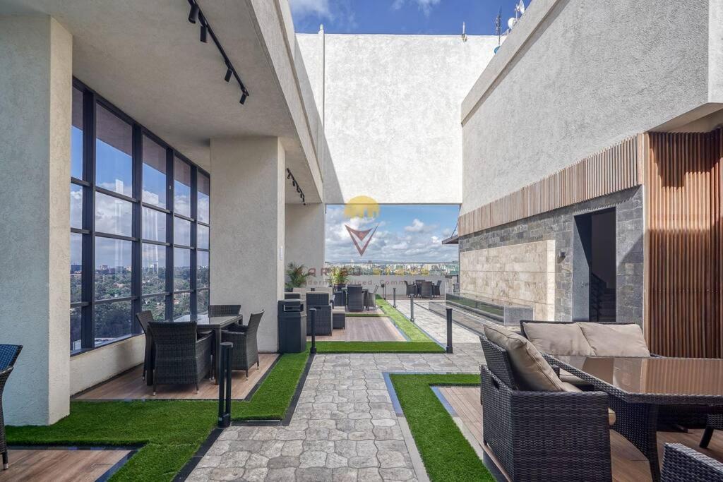 Elite 7 Star Luxe With Gym And Pool Next To Jw Marriott, Westlands Airport Shuttle, Luggage Storage Available Apartment