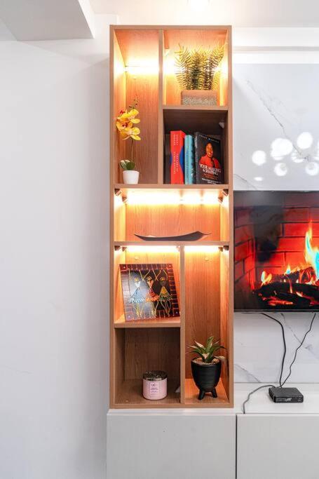 Apartment Chic High-rise With Picturesque Skyline View *