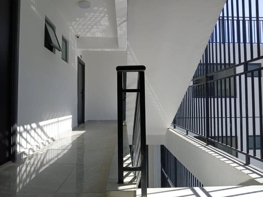 Chic High-rise With Picturesque Skyline View