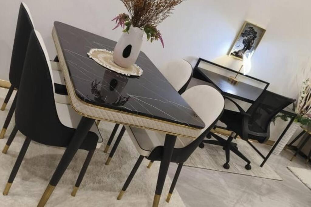 Apartment Leshwa House 1 *