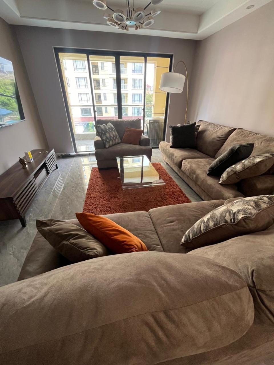 Beautiful 1-bedroom Apartment *