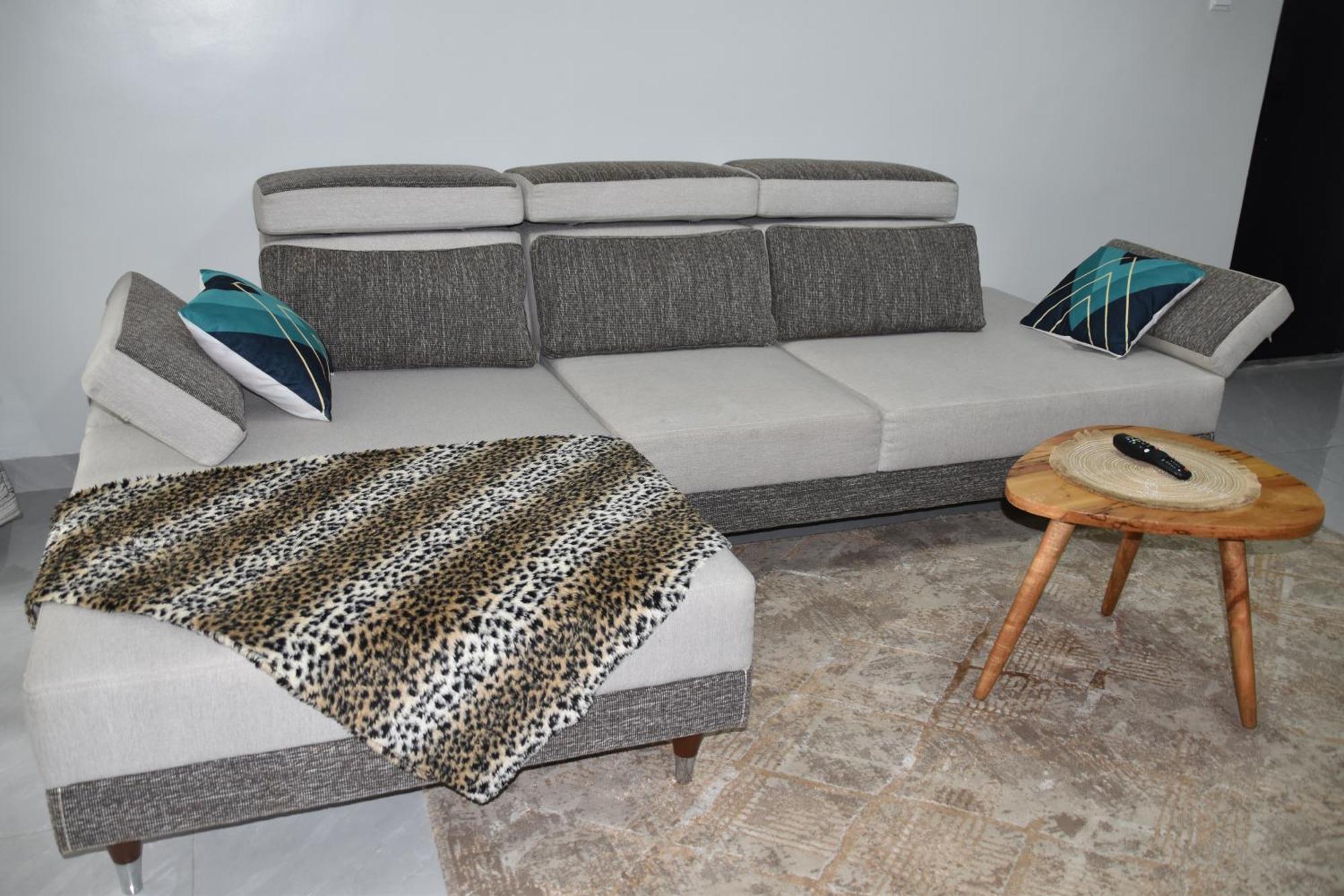 Blackberry House 1bdrm Near Yaya Centre, Gym, & Free Parking