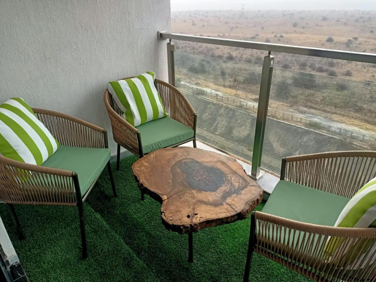3 Bedroomed Apartment, 3 Bathrooms And Fully Furnished *