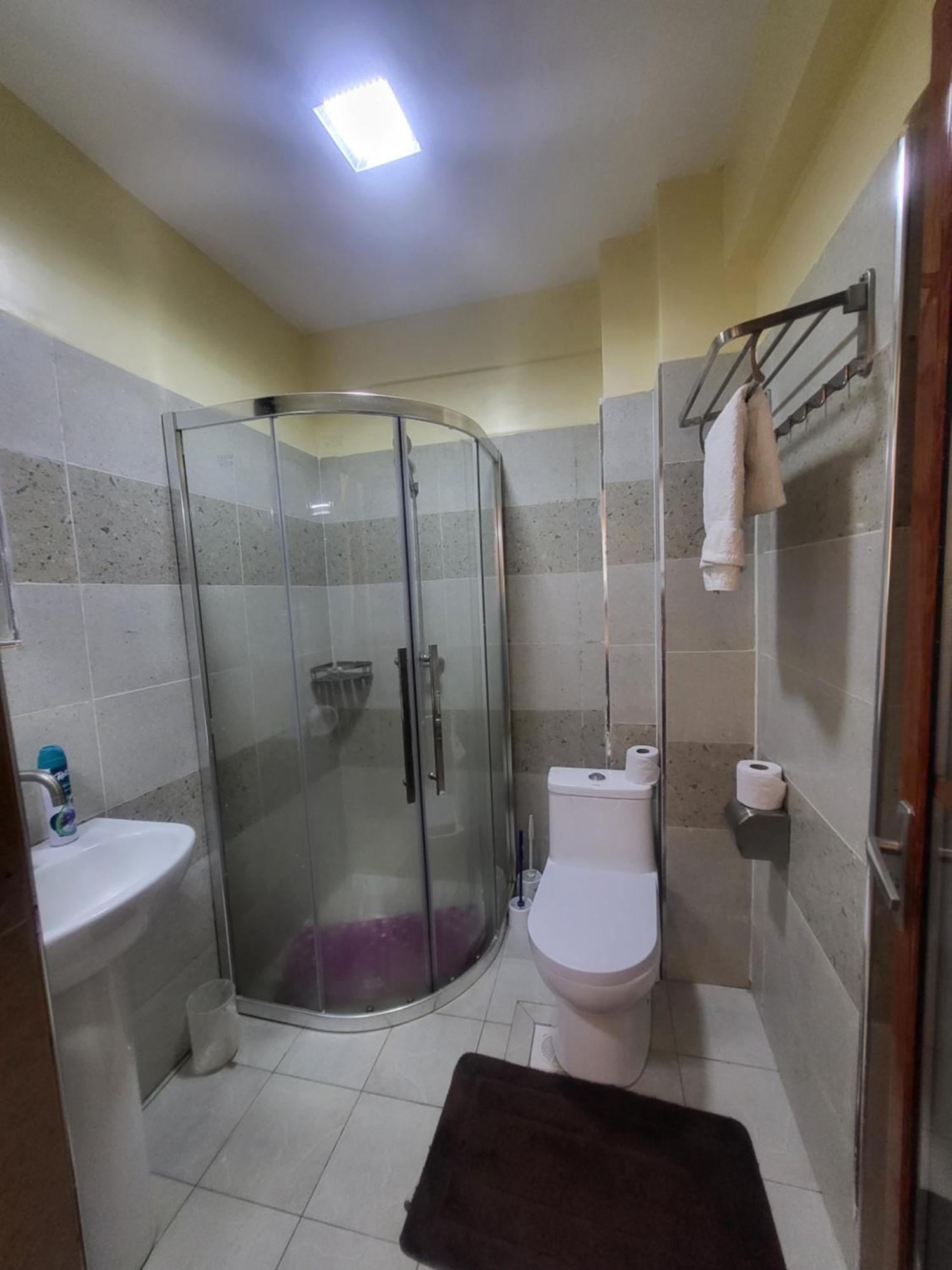 Equator - Nairobi, Kenya Apartment