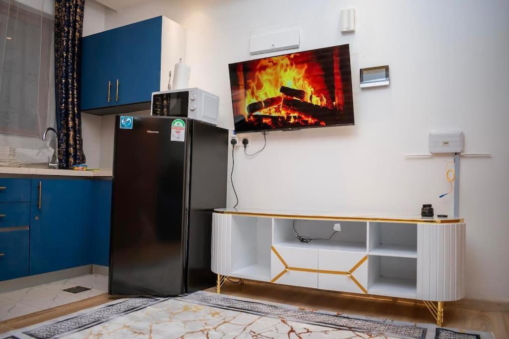 View1 Bdrm With Pool And Gym Apartment