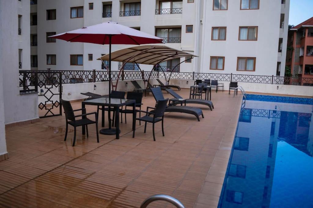 View1 Bdrm With Pool And Gym Apartment *