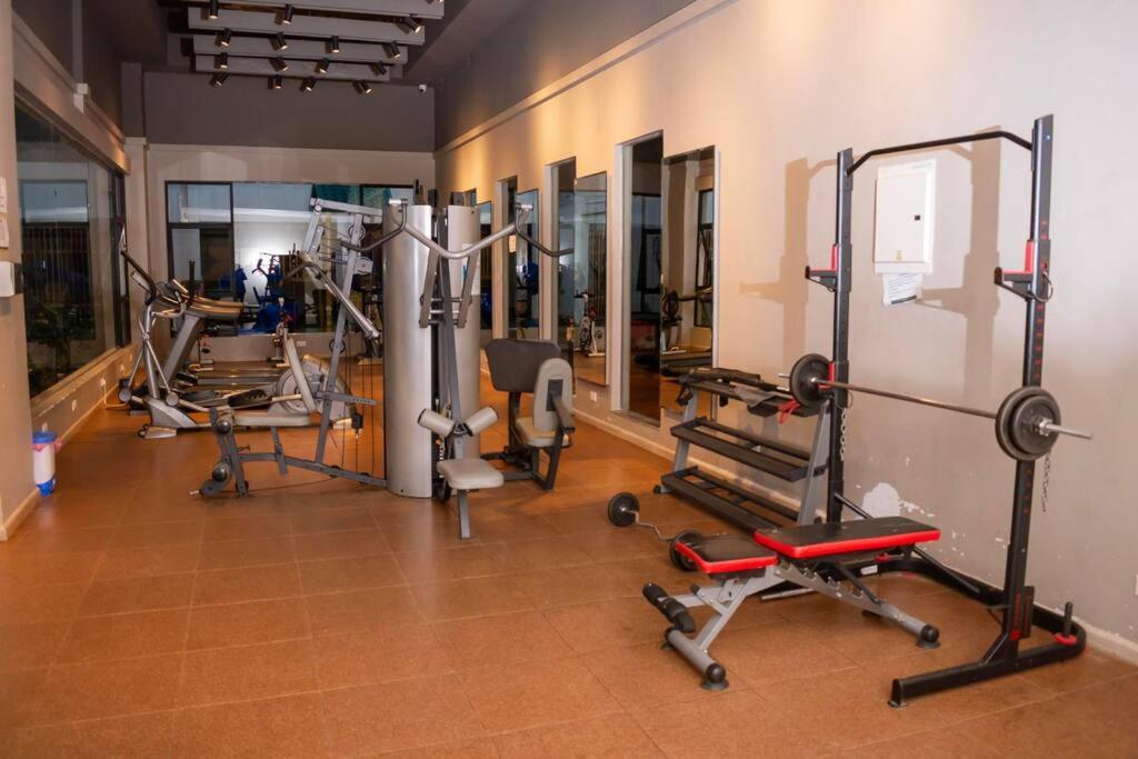 View1 Bdrm With Pool And Gym Apartment