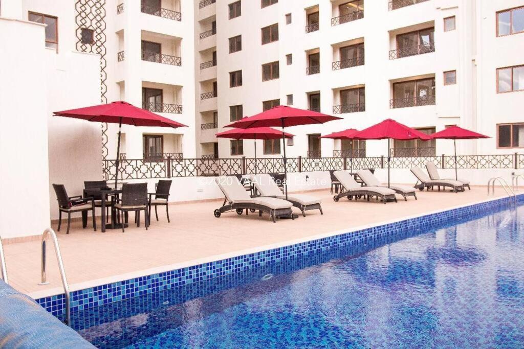 View1 Bdrm With Pool And Gym Apartment *