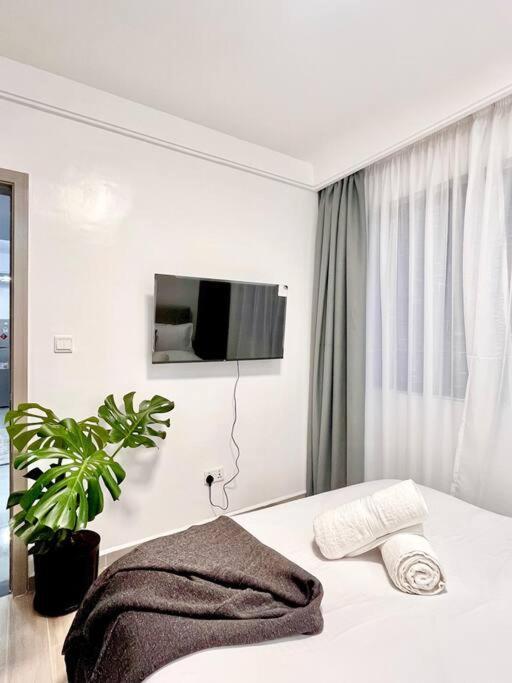 2br Heart Of Riverside