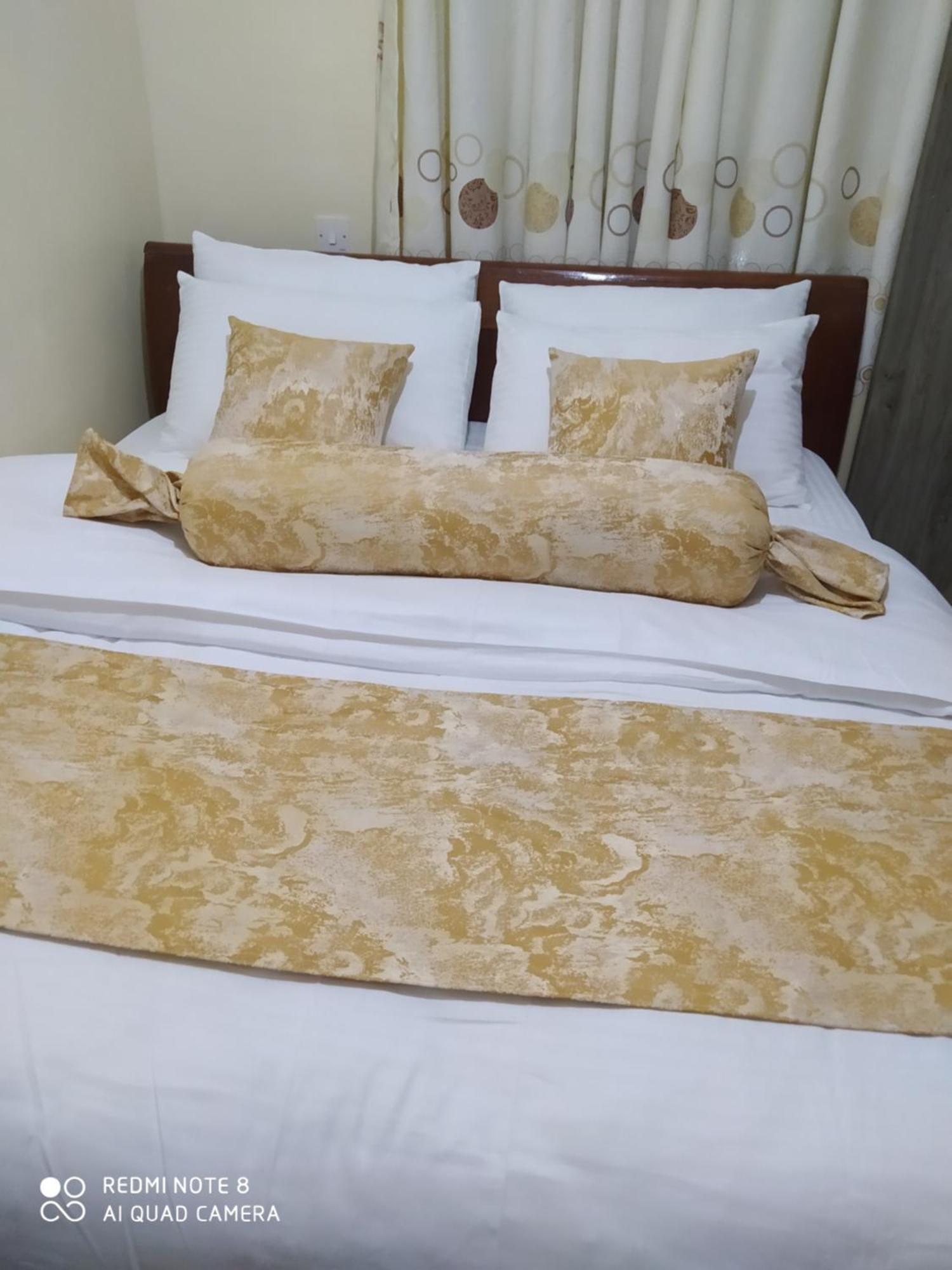 Zoe Homes Away From For Cozy And Modern