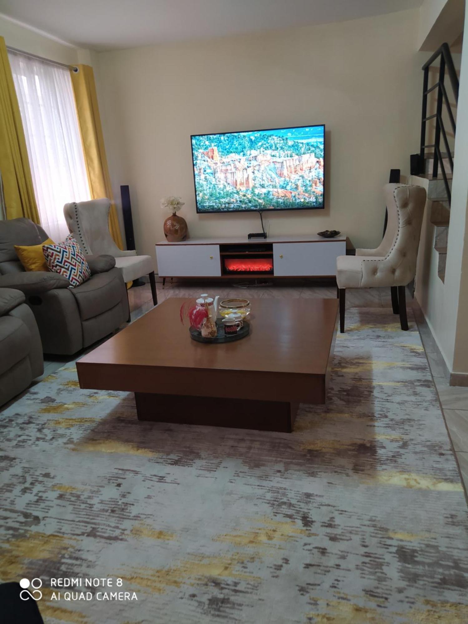 Zoe Homes Away From For Cozy And Modern