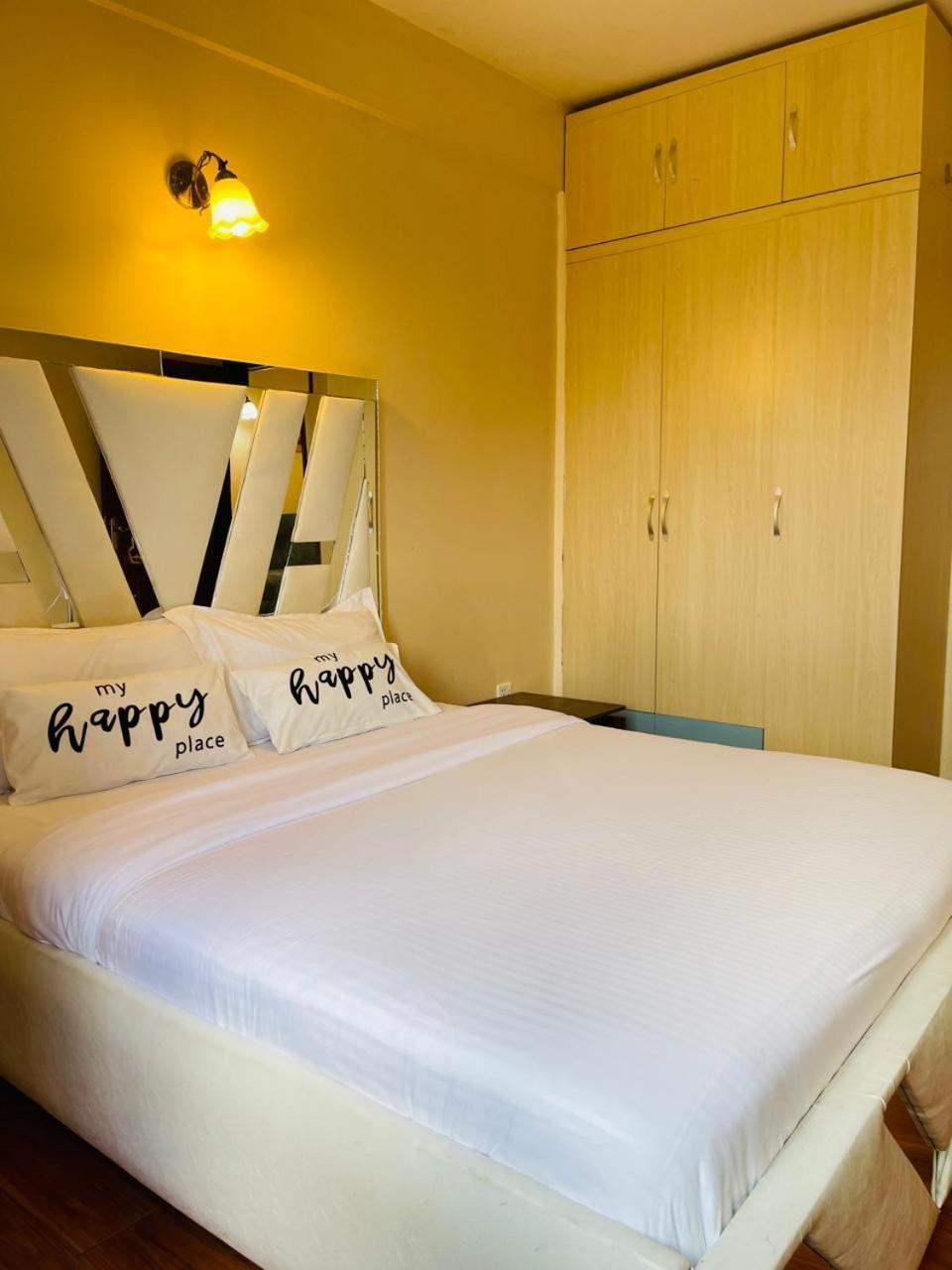 Kilimani Super One And Half Bedroom Near Yaya Centre With Netflix Apartment