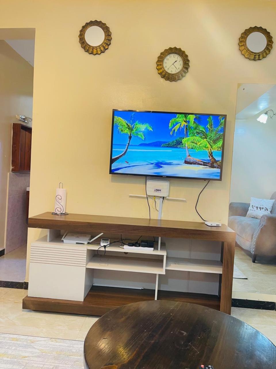 Kilimani Super One And Half Bedroom Near Yaya Centre With Netflix Apartment Nairobi