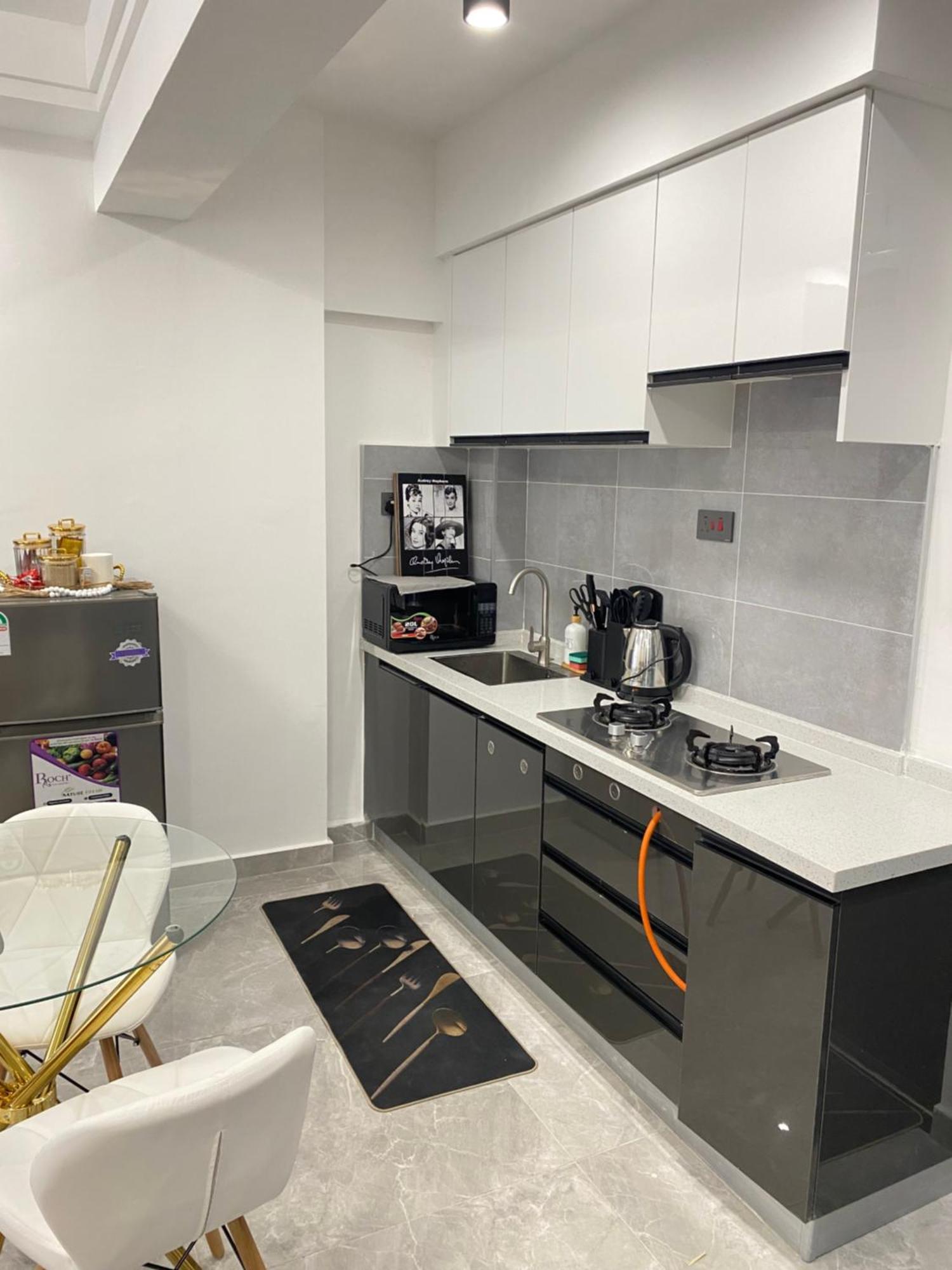 Cozy 1 Bedroom In Kilimani With Gym And Fast Wi-fi *