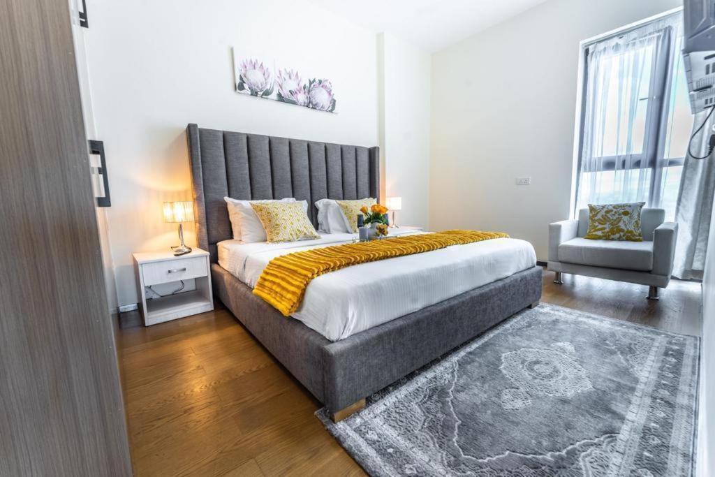 2bedroom Gtc Luxury Floor Views B12802 *