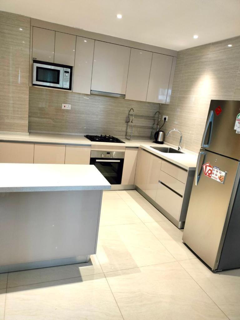 2bedroom Gtc Luxury Floor Views B12802 *