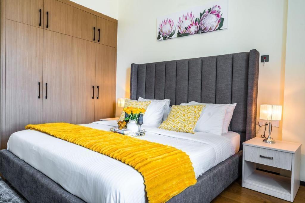 Apartment 2bedroom Gtc Luxury Floor Views B12802 *