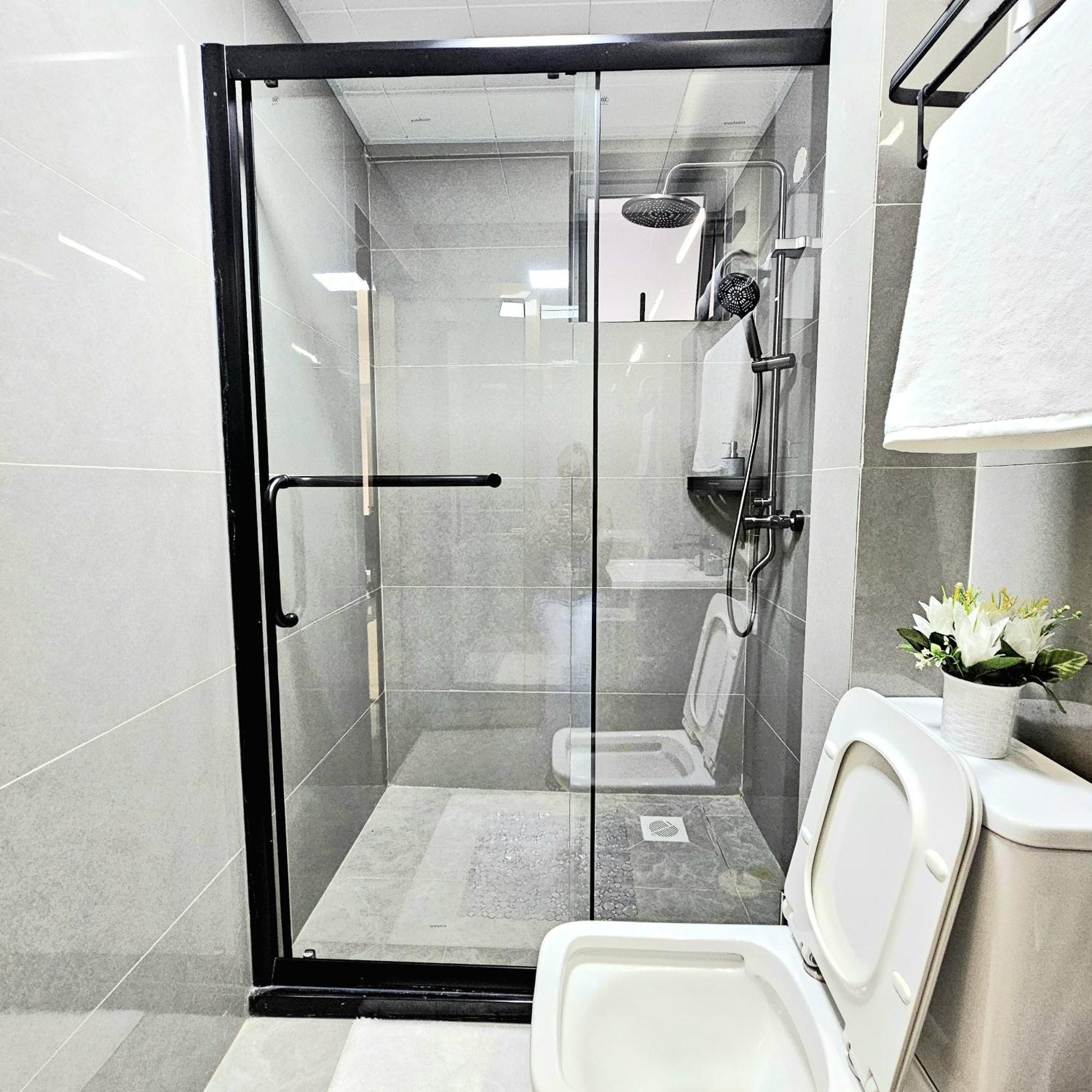 Chic 1-bedroom At Riverside Drive! B's Modern Comforts Apartment