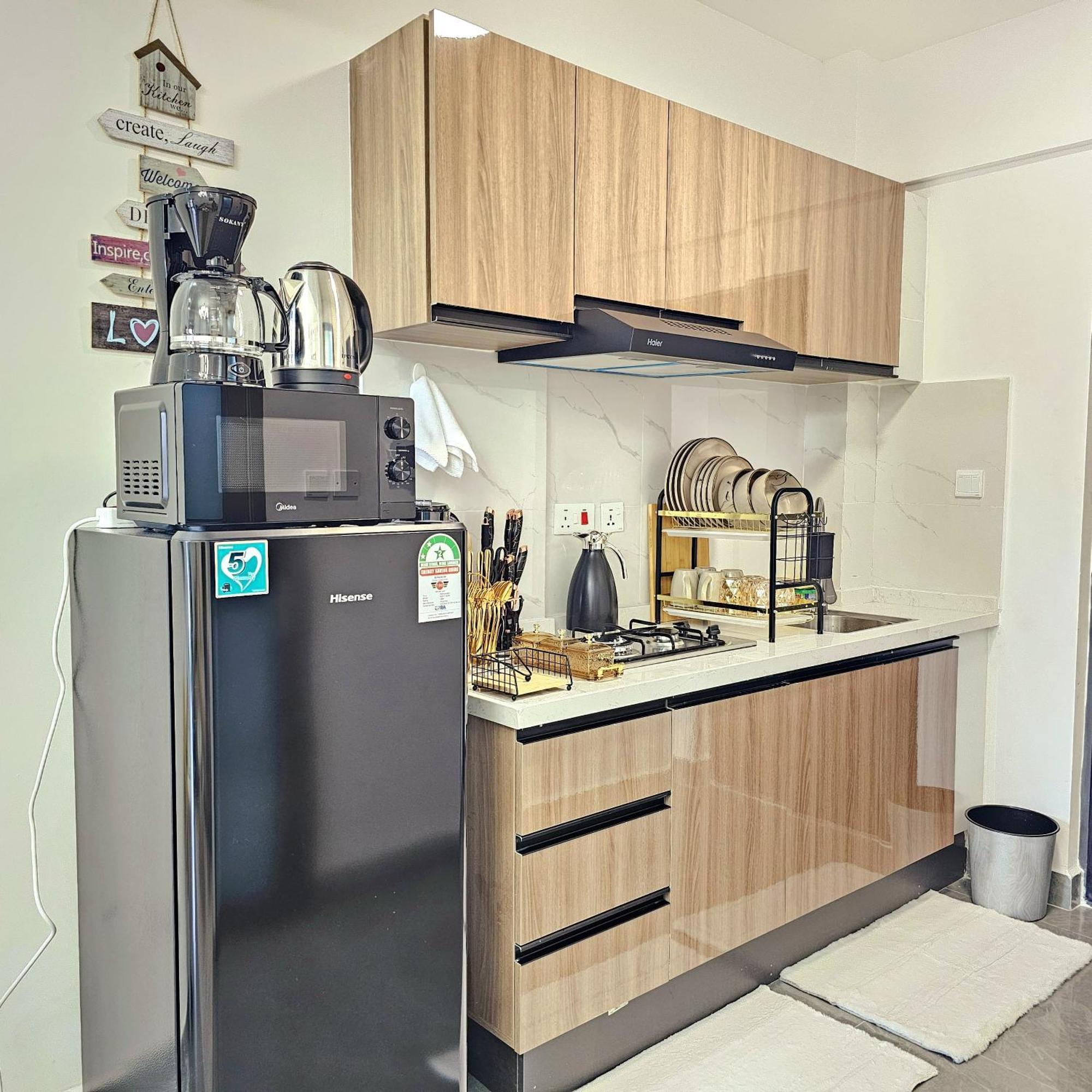 Chic 1-bedroom At Riverside Drive! B's Modern Comforts Apartment
