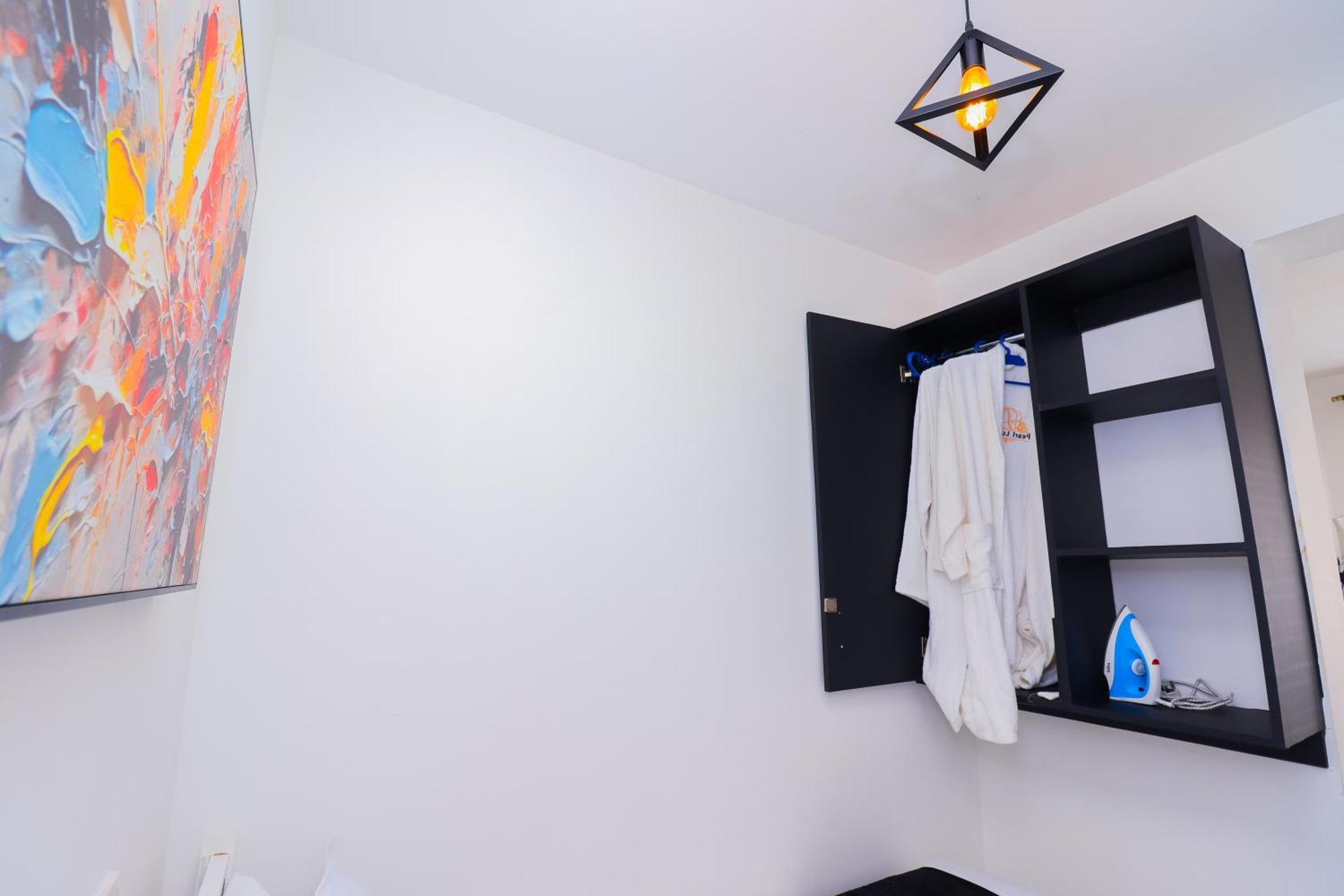 Bed & Breakfast Pearl Luxury: With Netflix On Ngong Road Nairobi