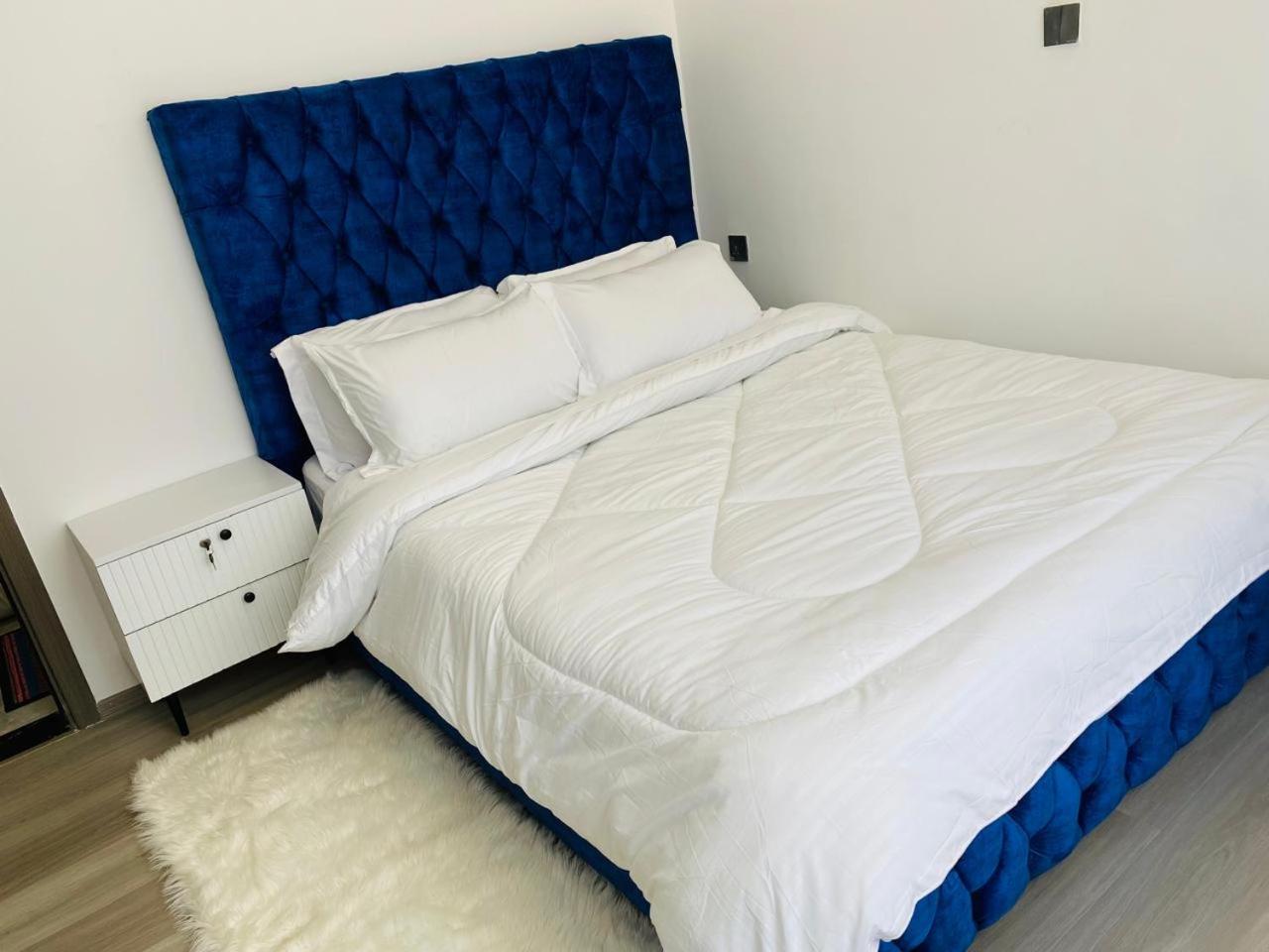 1 Bedroom Flat With Private Balcony, Netflix, Washing Machine & Gym In Kilimani *