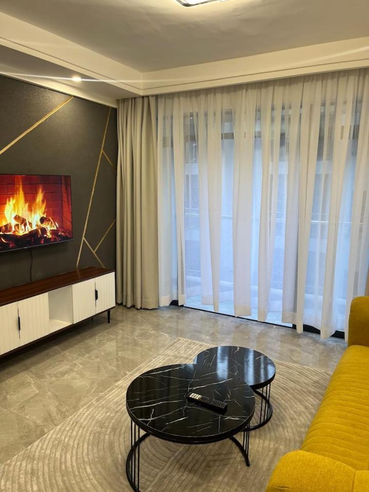 Apartment 1 Bedroom Flat With Private Balcony, Netflix, Washing Machine & Gym In Kilimani *