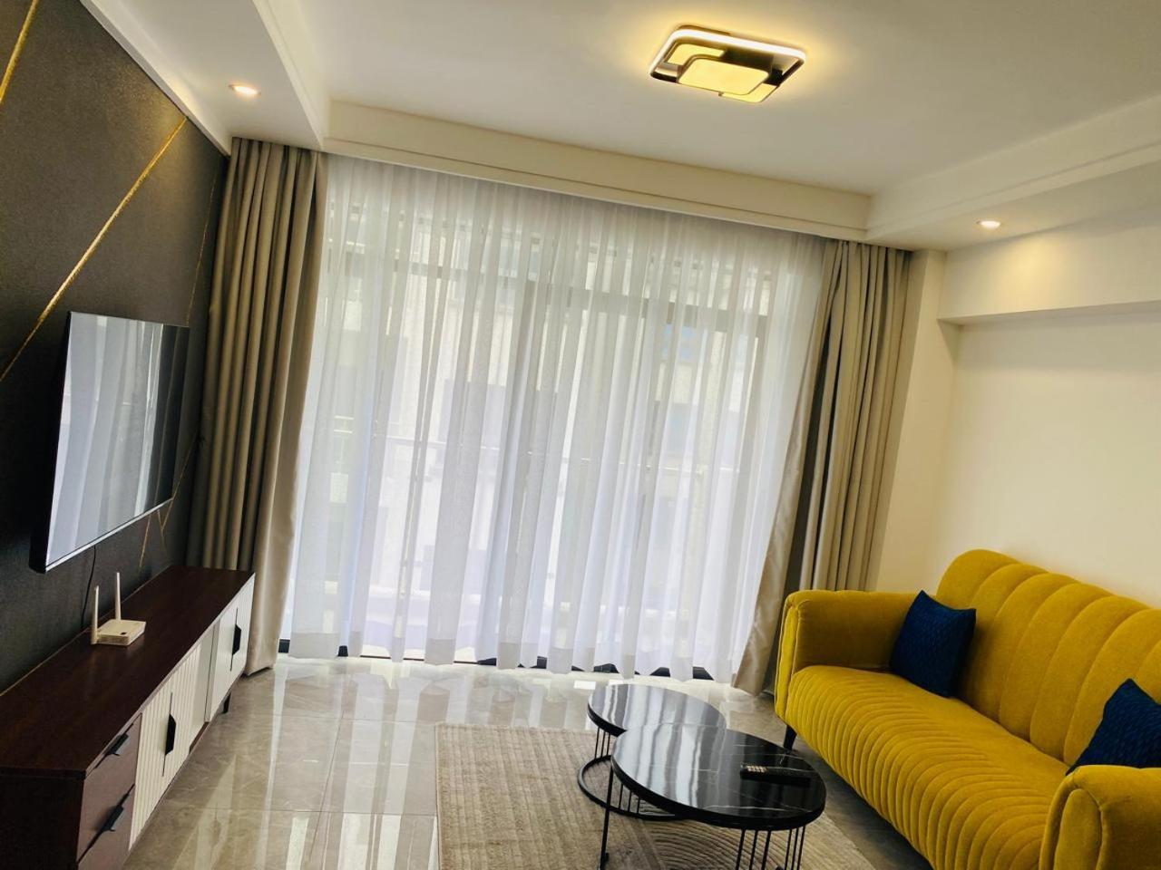 Apartment 1 Bedroom Flat With Private Balcony, Netflix, Washing Machine & Gym In Kilimani Nairobi