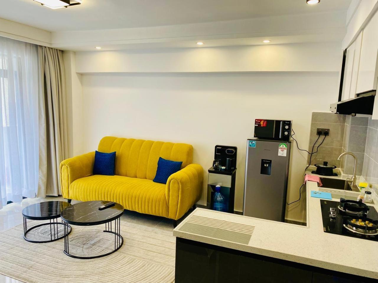 1 Bedroom Flat With Private Balcony, Netflix, Washing Machine & Gym In Kilimani * Nairobi