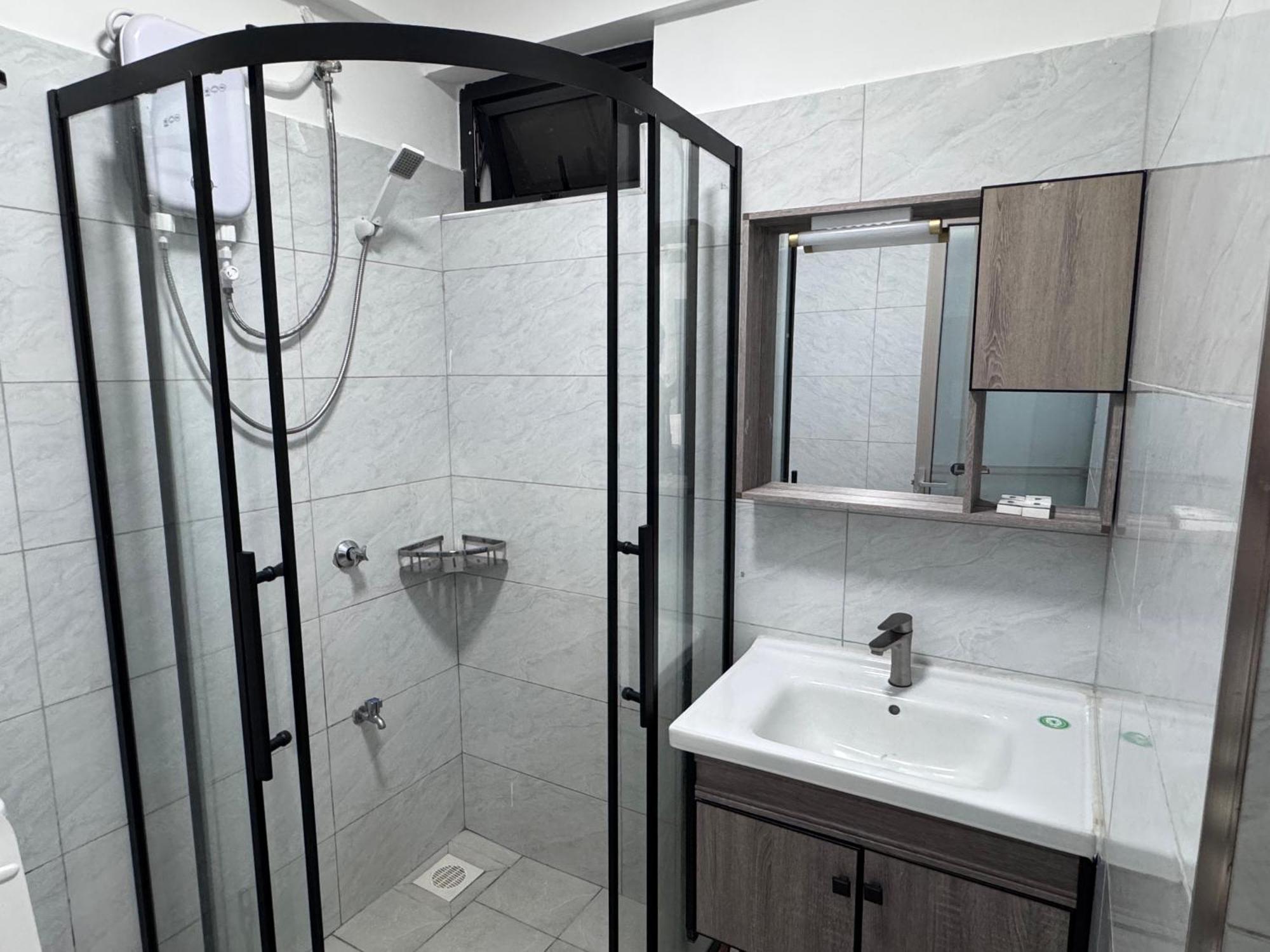 Fully Furnished Spacious One Bedroom Apartment