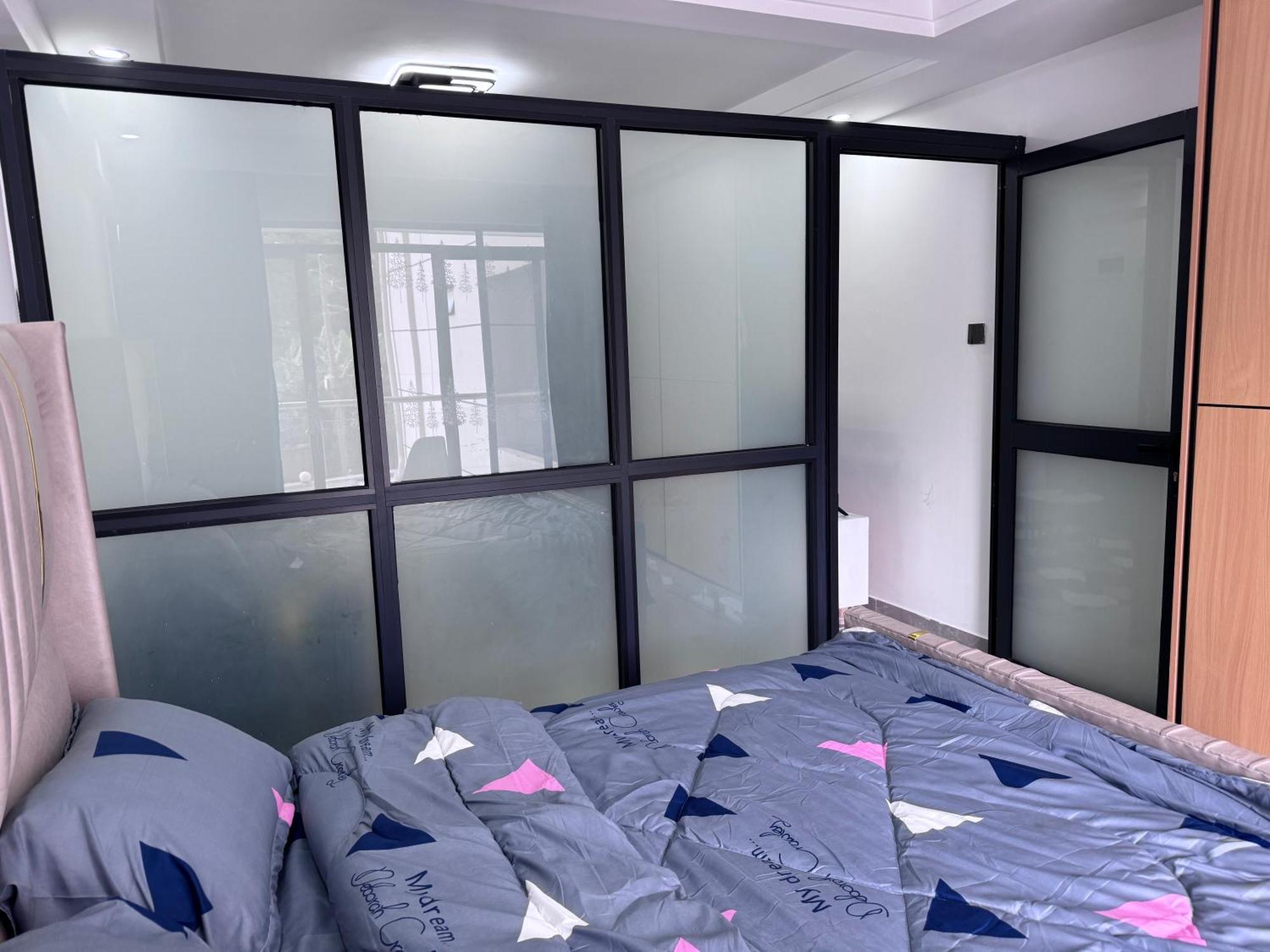 Apartment Fully Furnished Spacious One Bedroom *