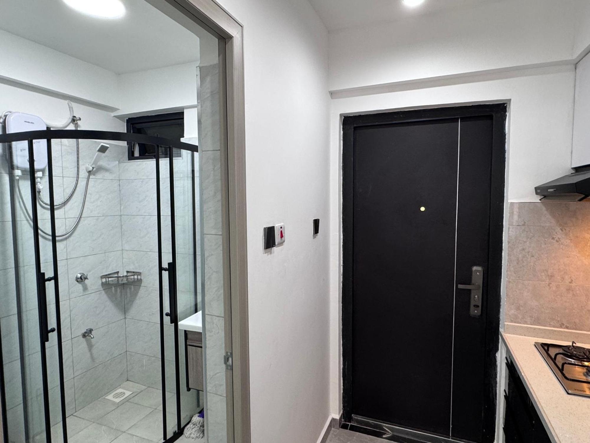 Fully Furnished Spacious One Bedroom Apartment *