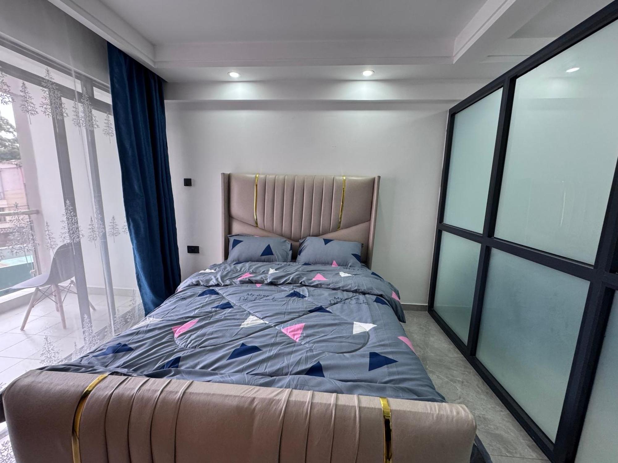 Fully Furnished Spacious One Bedroom Apartment *