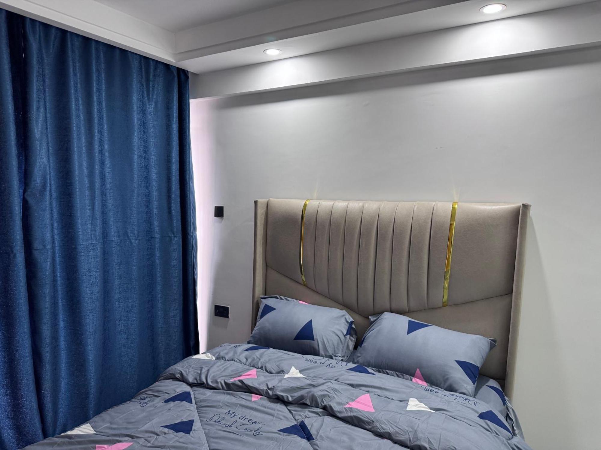 Fully Furnished Spacious One Bedroom Apartment *