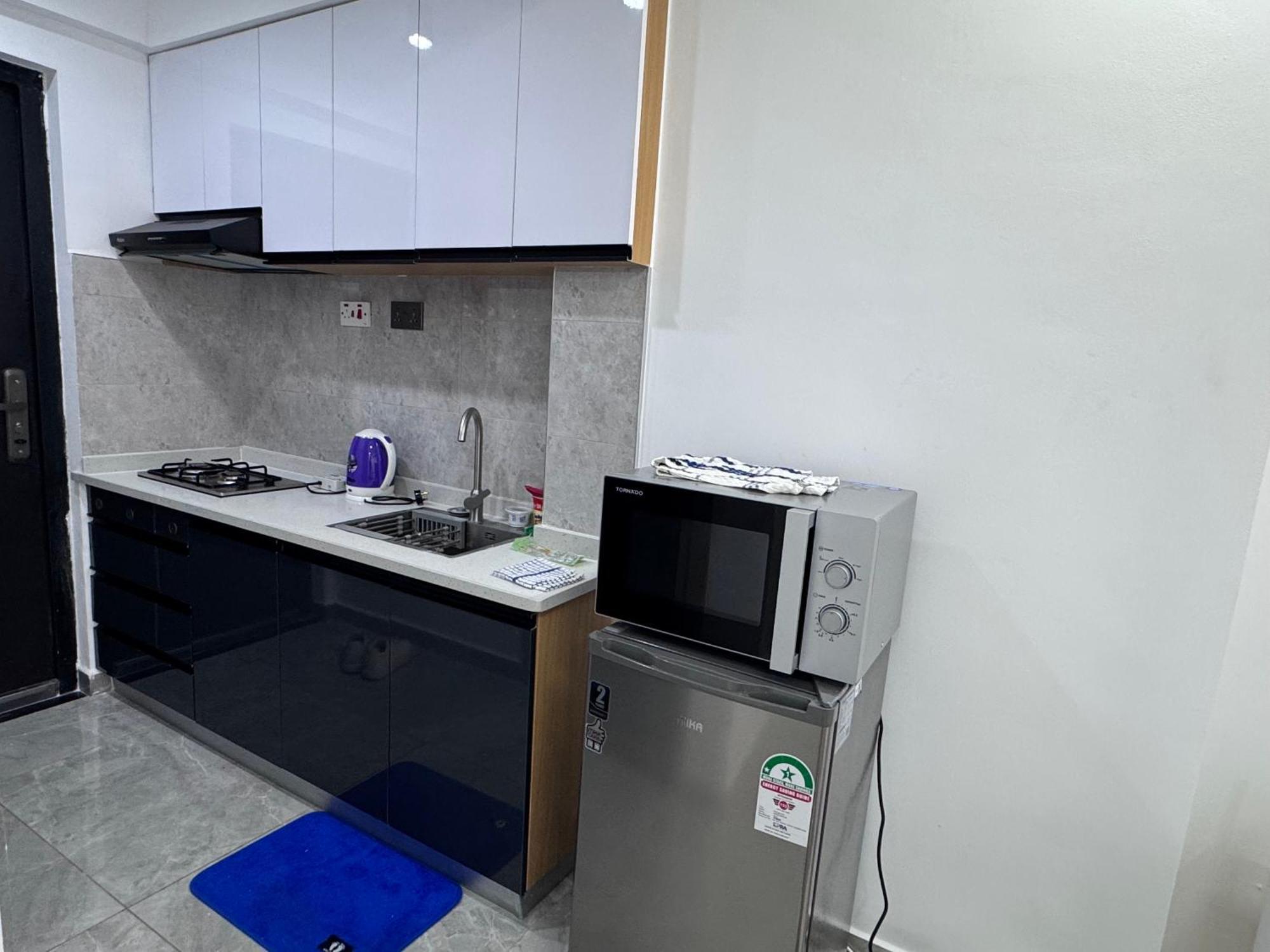 Fully Furnished Spacious One Bedroom Apartment *
