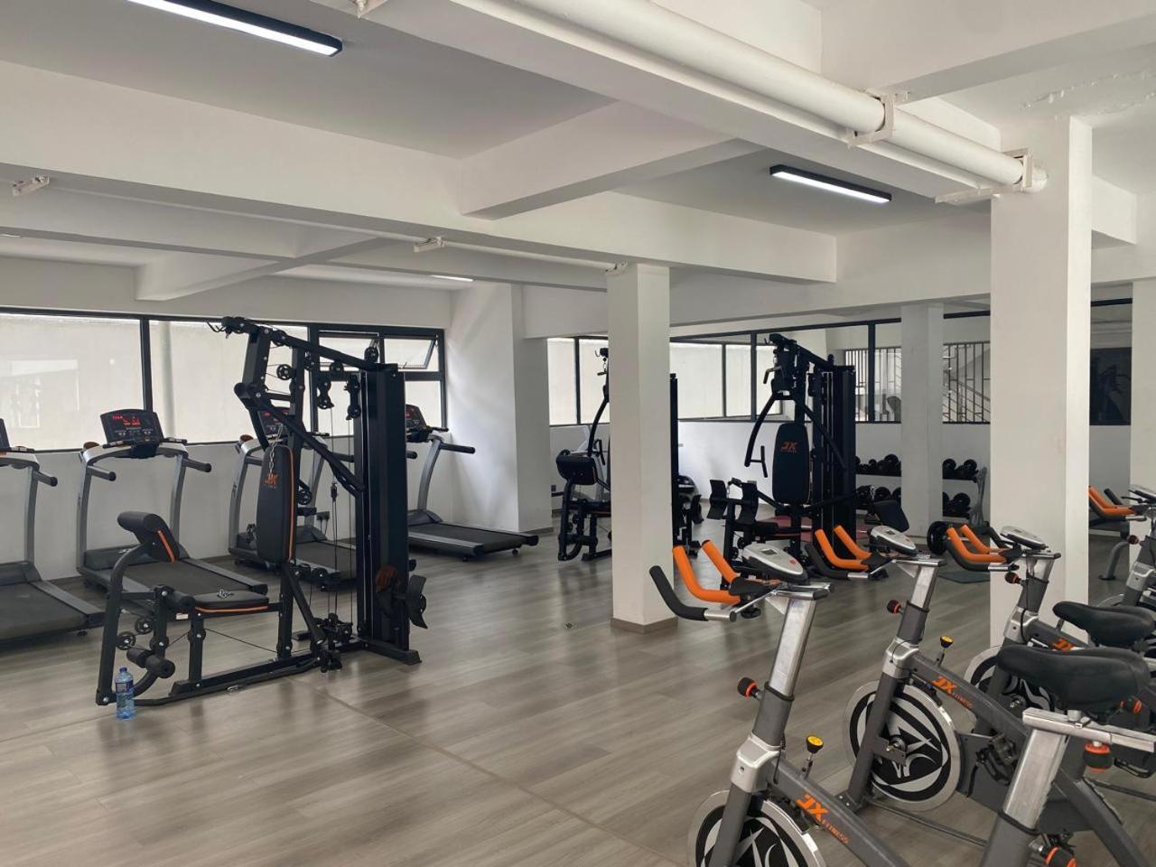 1 Bedroom Flat With Private Balcony, Netflix, Washing Machine & Gym In Kilimani Apartment Nairobi