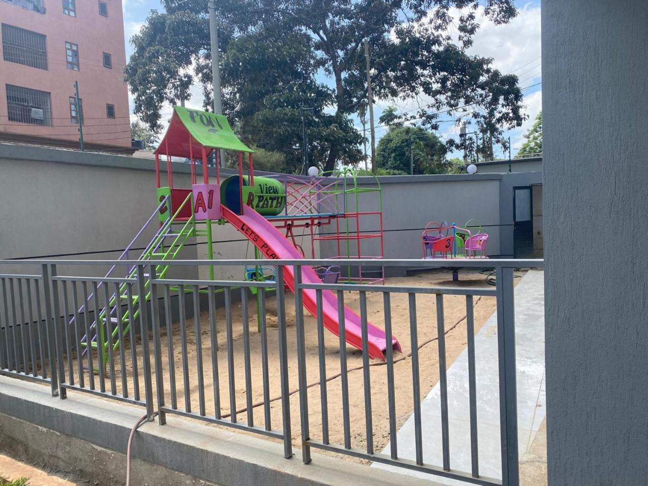 Apartment 1 Bedroom Flat With Private Balcony, Netflix, Washing Machine & Gym In Kilimani Nairobi