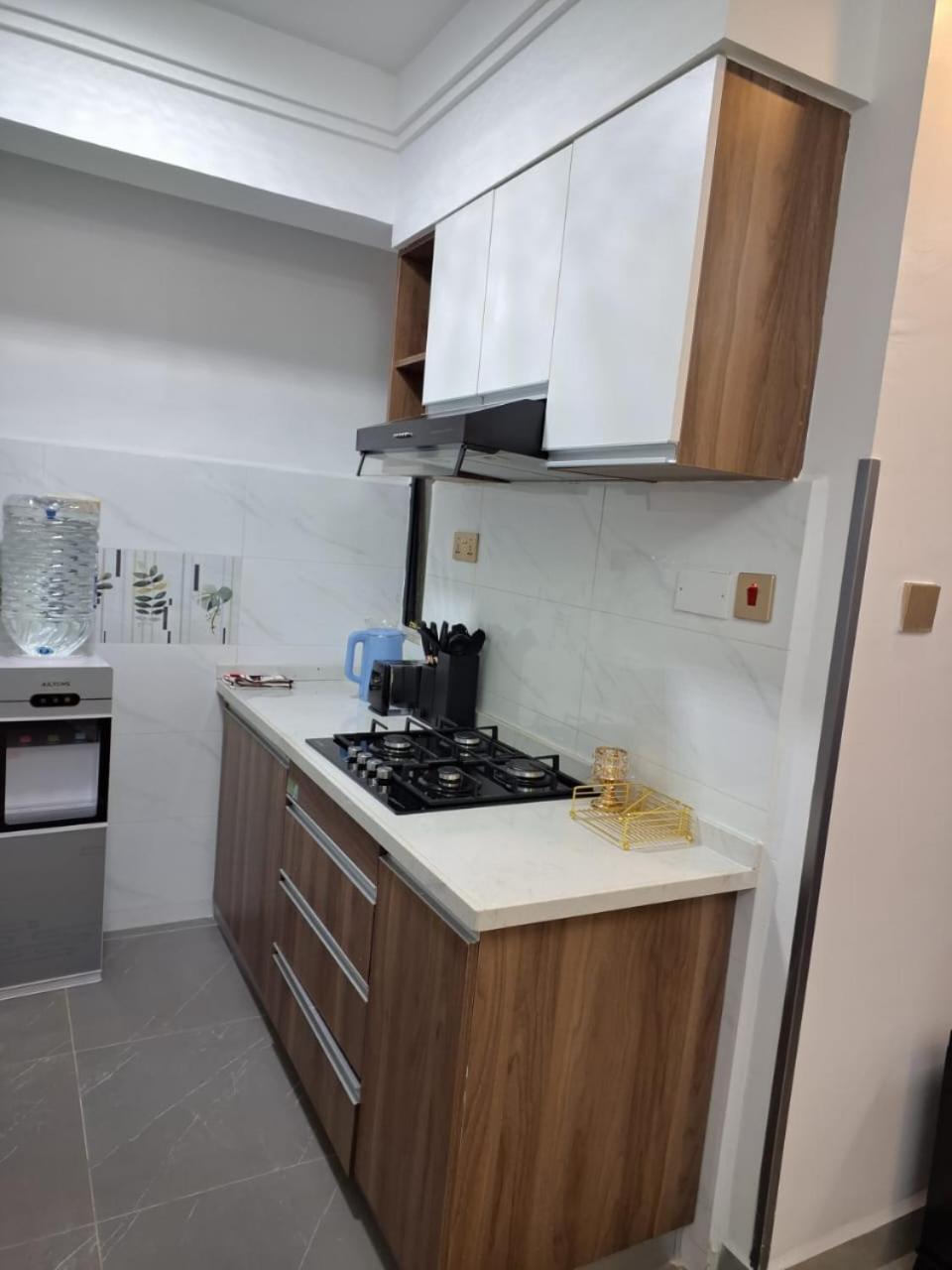 Fibb's 1br Lavington *