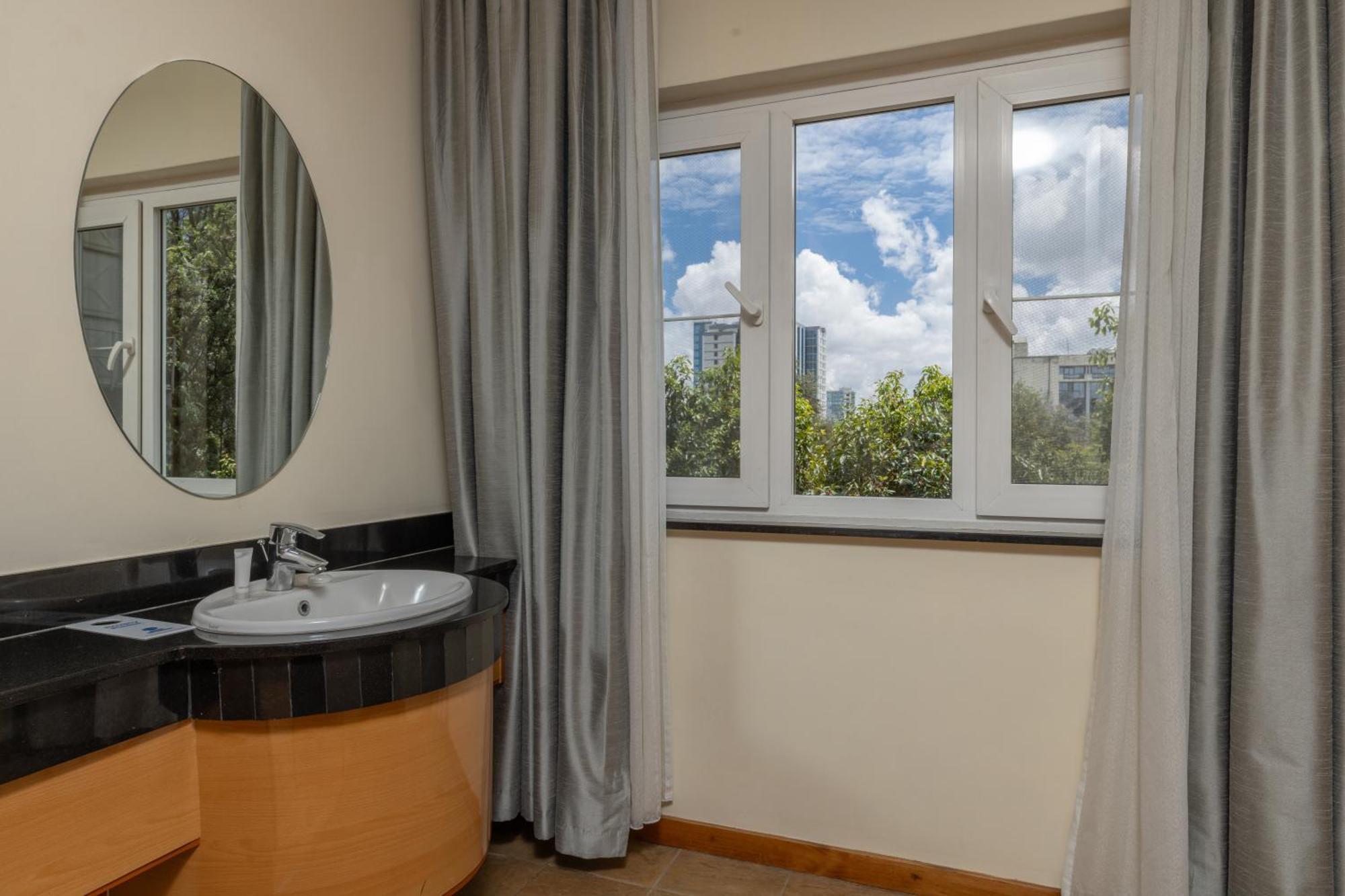 Western Upper Hill Hotel 3*