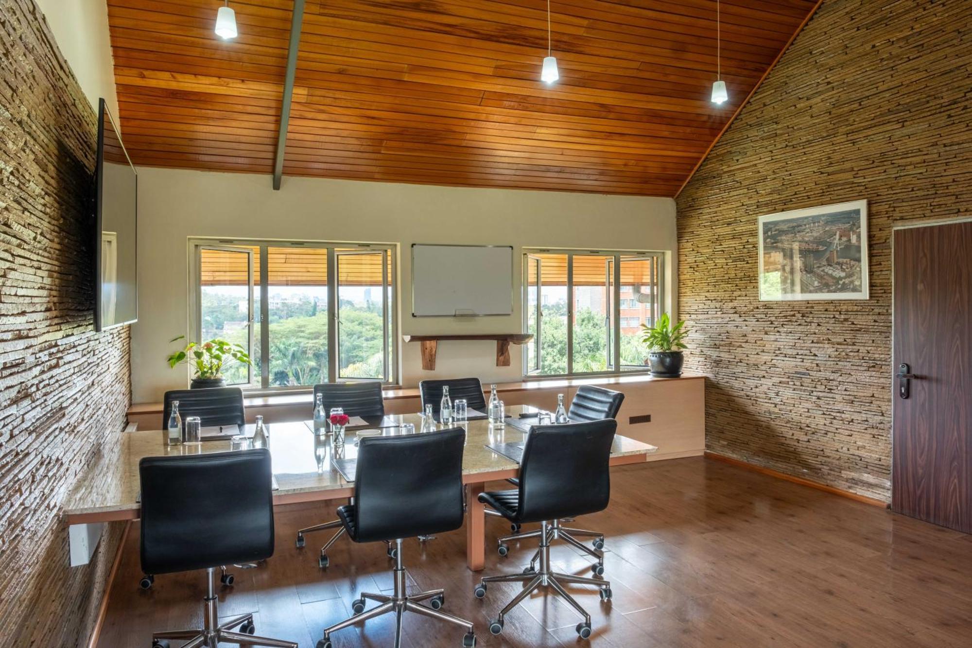 Western Upper Hill Hotel 3*