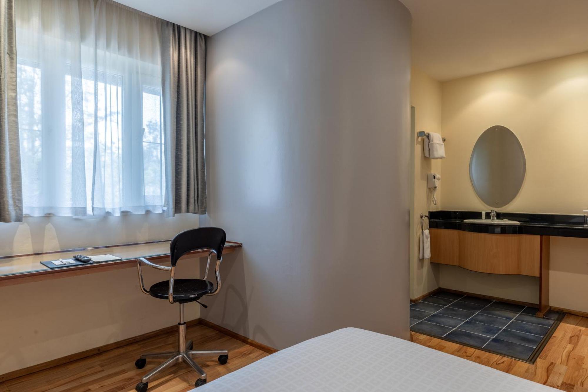 Hotel Western Upper Hill 3*