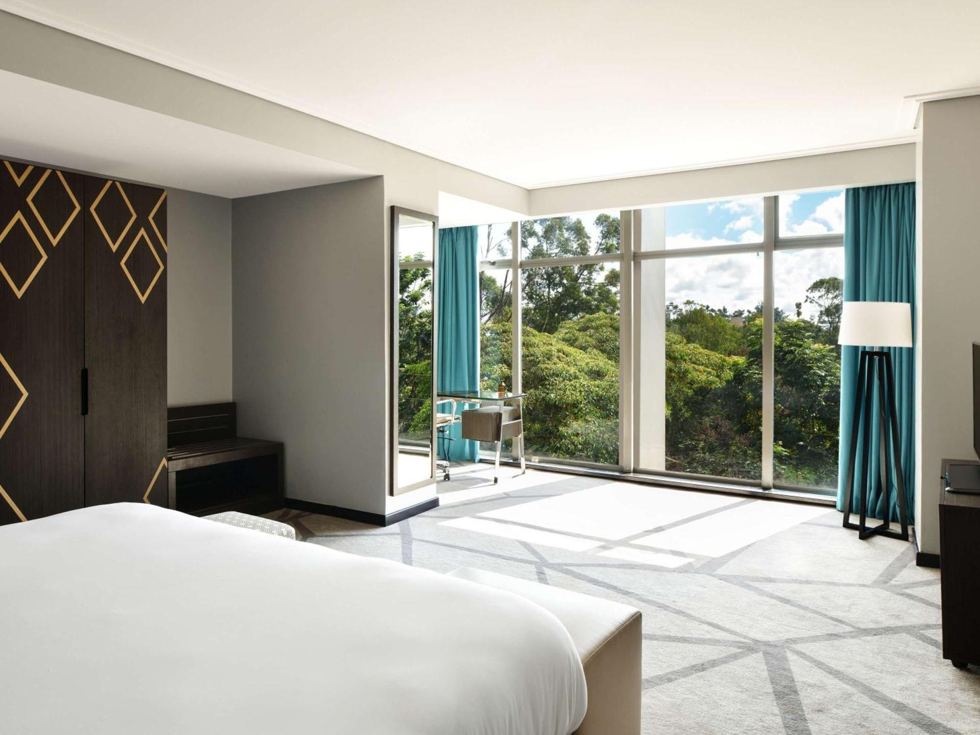 Novotel Westlands Hotel 5*