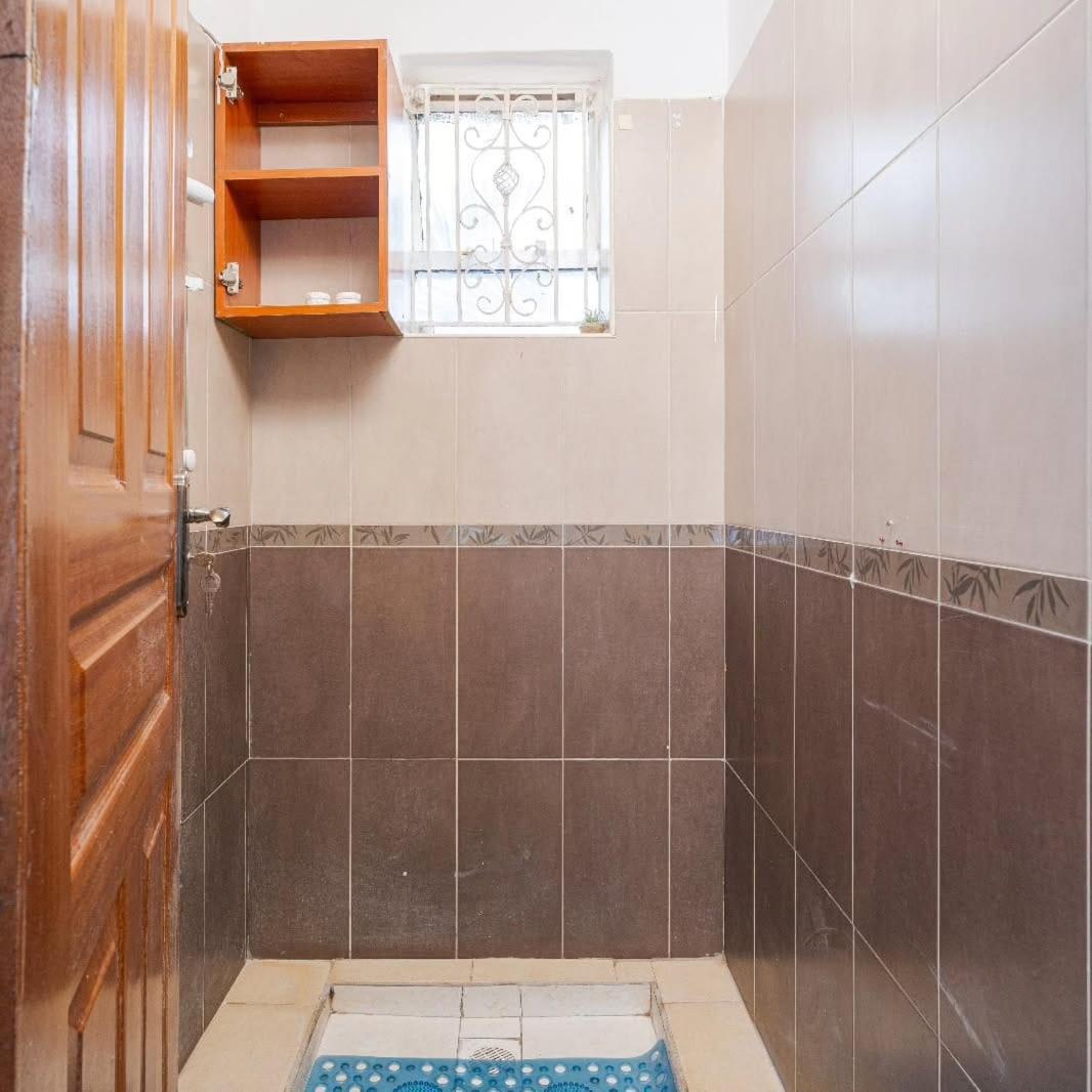 Tsavo 90 Degrees Guest house *