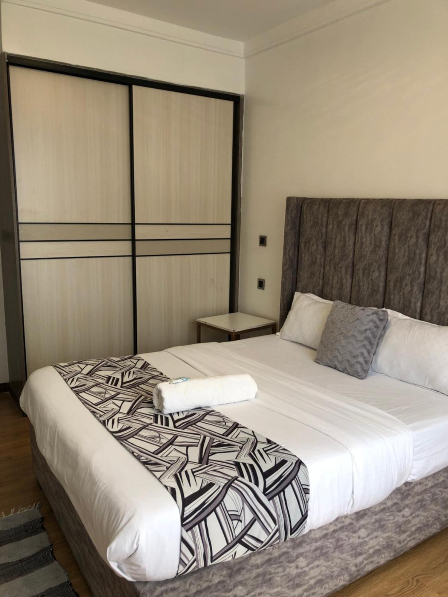 Serene Two Bedroom At Vesta Garden Apartment *