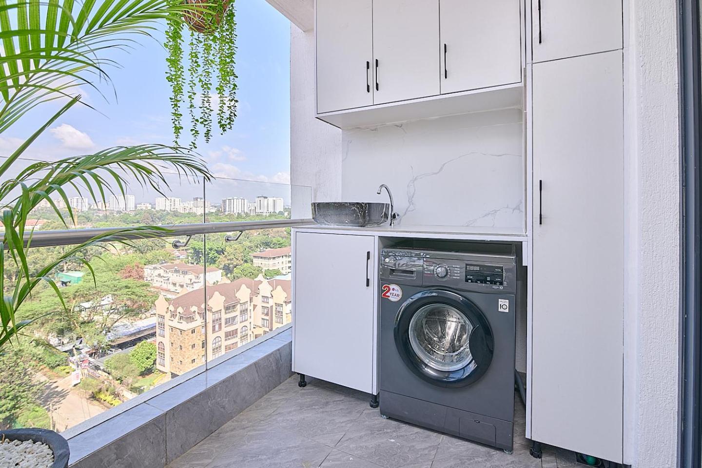 Apartment Luxury Modern With A Pool And Gym In Kilimani Nairobi