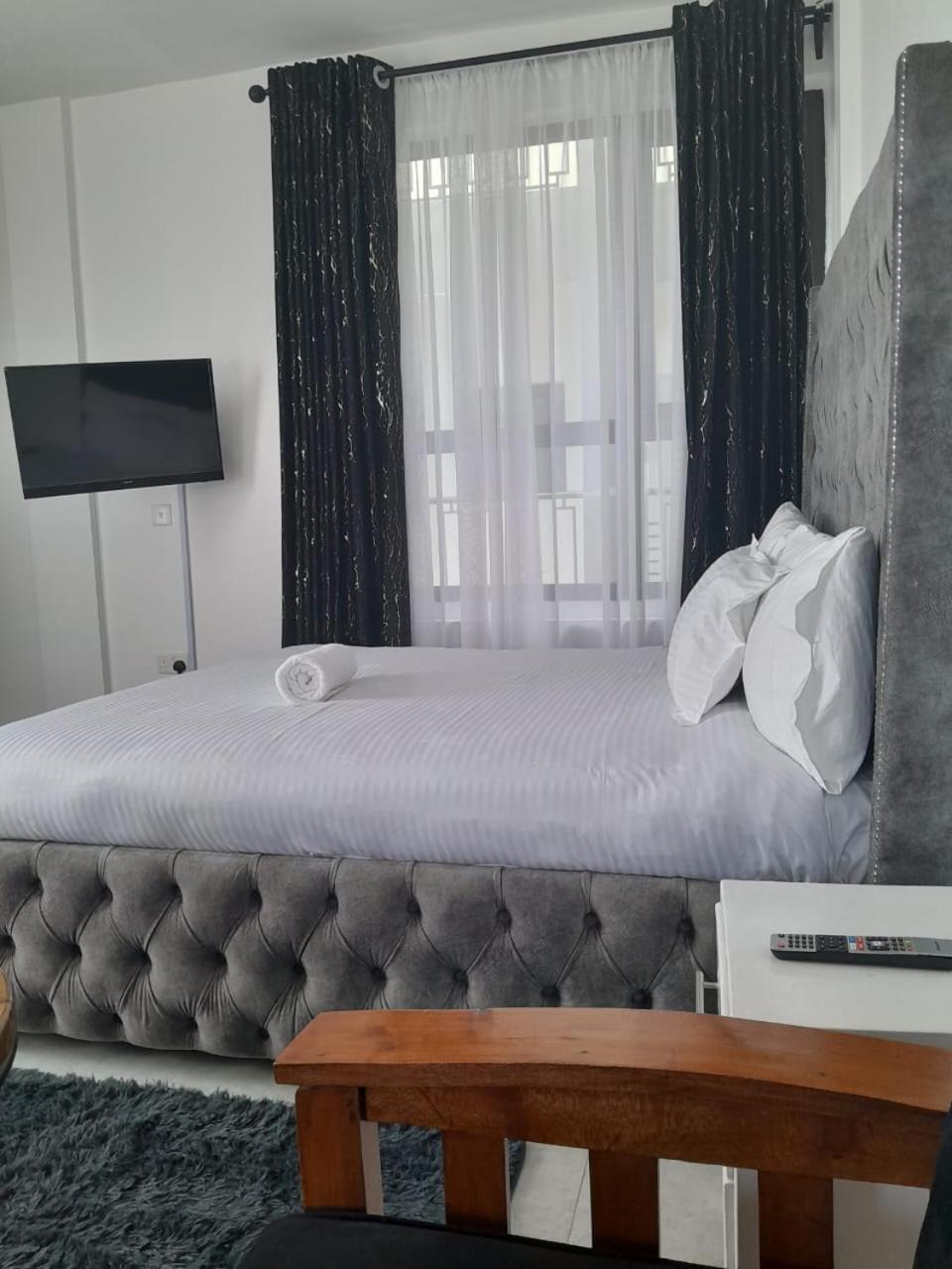 Favourite Staycation By Janice Apartment