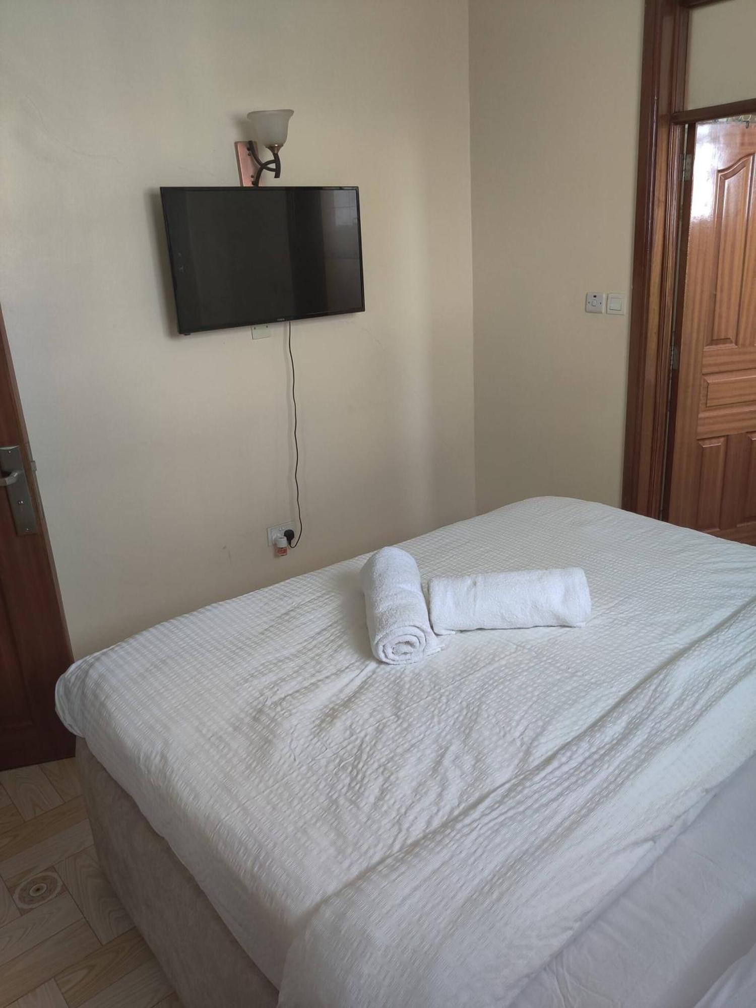 Spacious 2br Great Location Apartment *