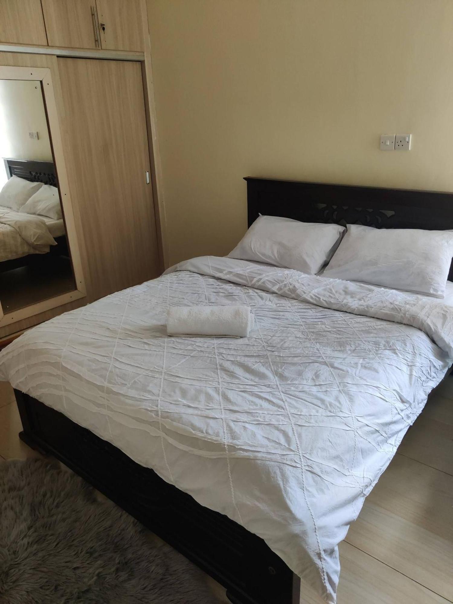 Apartment Spacious 2br Great Location *